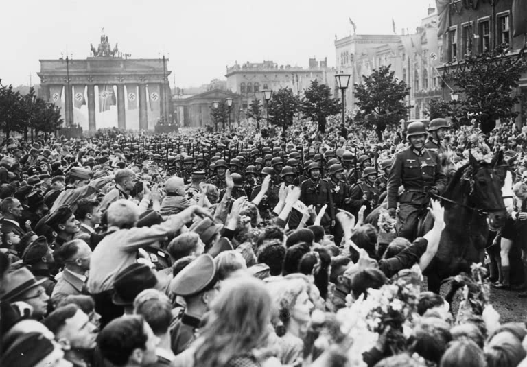 Victory parade / Berlin / 1940